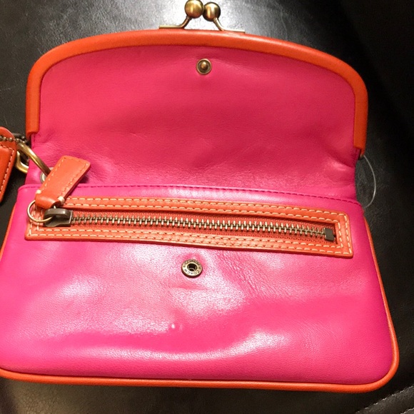 Coach wristlet - Picture 4 of 6